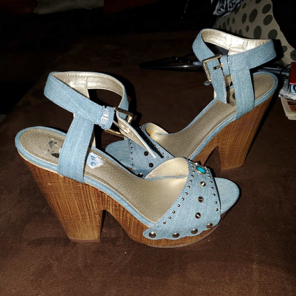 Similar to a wedge heel